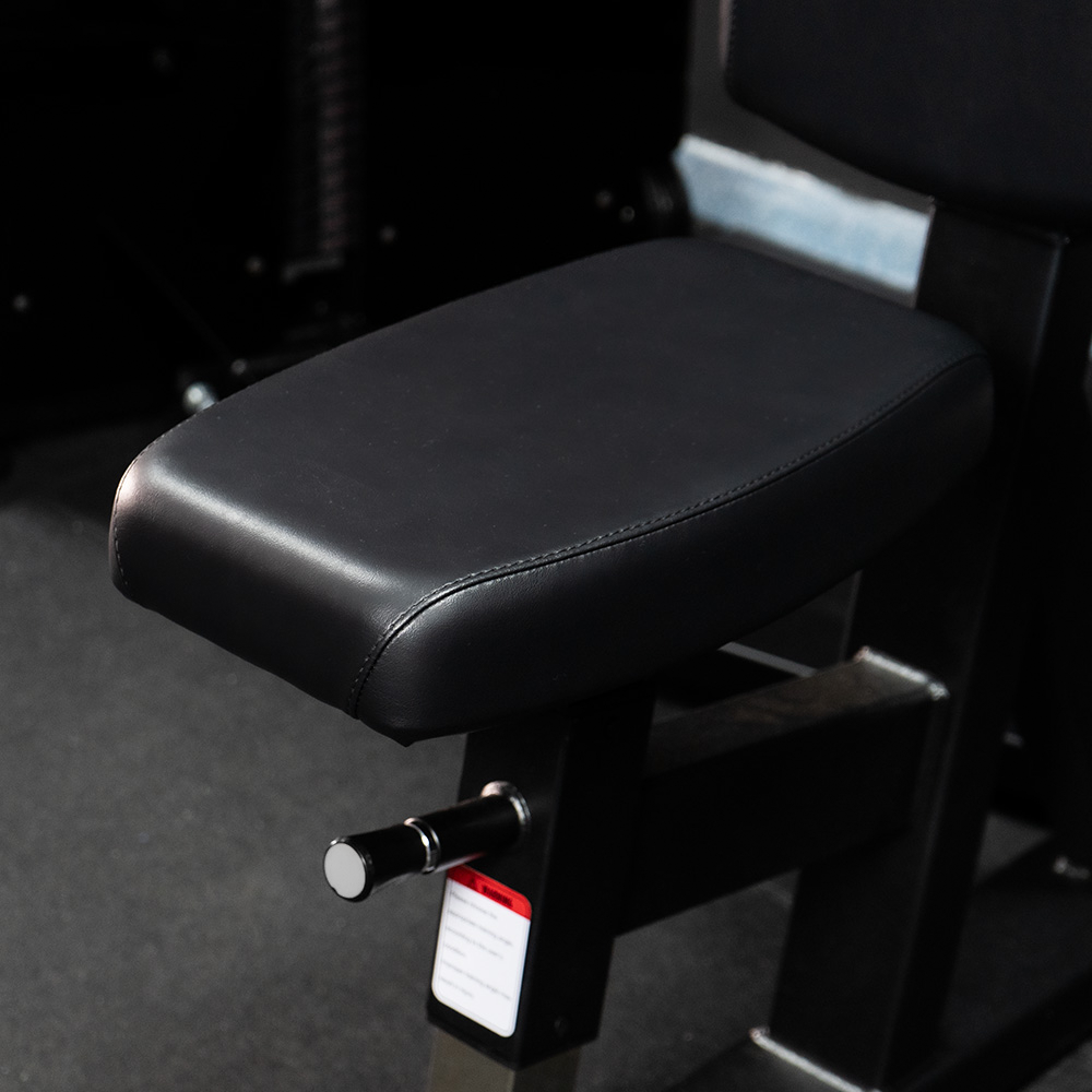 Aperturas de Pecho y Deltoides | Máquina selectorizada dual - Compact Series